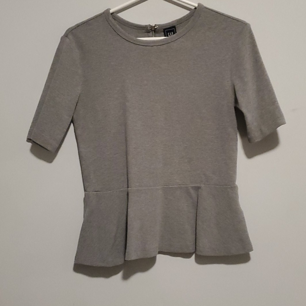 💫 2/$25 • GAP Peplum top